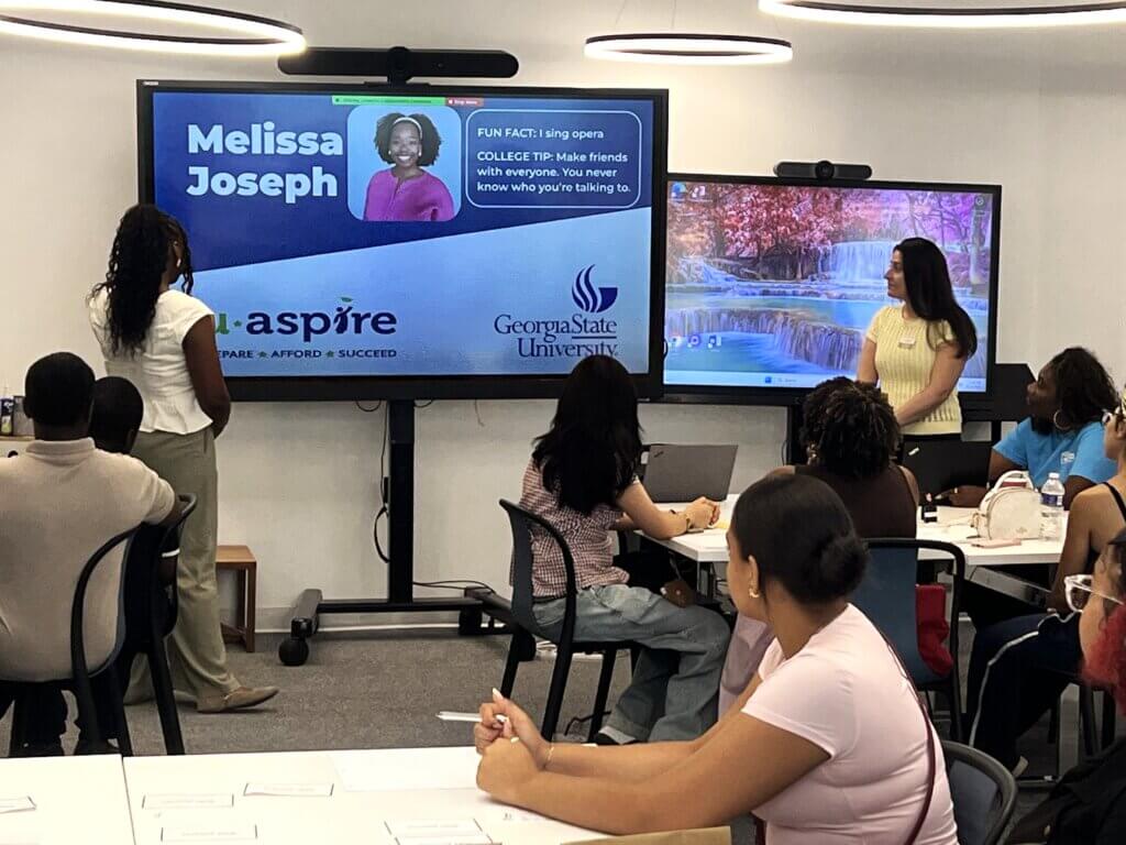 CollegeJourney peer leaders and college students watch a presentation about college financial aid tips